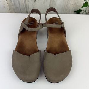 Dansko Women's Rowan Closed Toe Sandals - Taupe Milled Nubuck  size 42